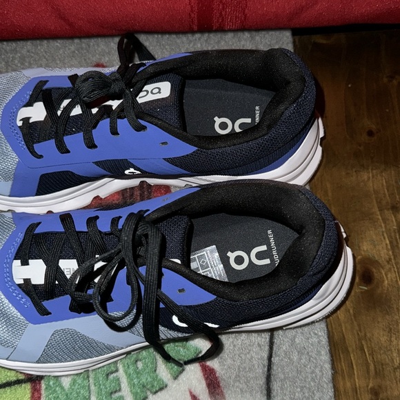 Ladies cloud runner blue sneakers size 8 perfect shape dress engineering. - Picture 3 of 11